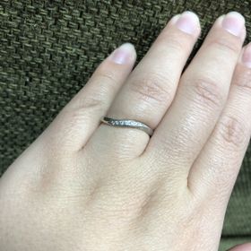 【4℃ BRIDAL(ヨンドシーブライダル)の口コミ】 昔から欲しかった4°Cの指輪。指が太いので華奢に見える形を探していた…