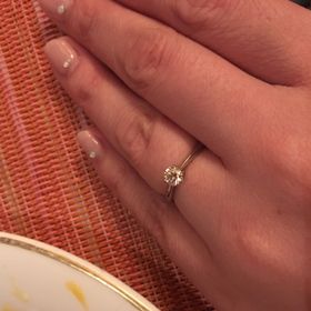 【銀座ダイヤモンドシライシの口コミ】 数千通りのあるデザインの中でも、ダイヤがより目立つデザインに惹かれま…