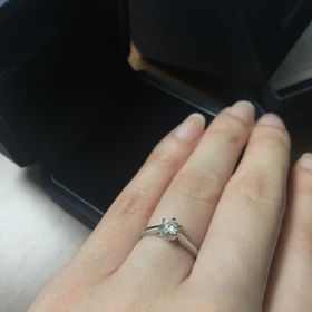 【銀座ダイヤモンドシライシの口コミ】 スタッフさんがとても親身で、私たちの気に入るサイズ、品質のものを、時…