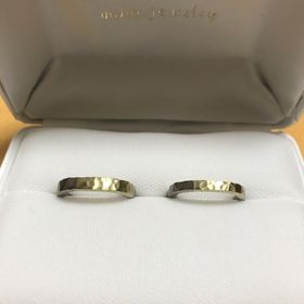 【mina.jewelry(ミナジュエリー)の口コミ】 店舗に数多くのサンプルや過去に製作された方の仮リングがあり、実際に見…
