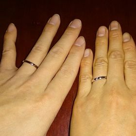 【銀座ダイヤモンドシライシの口コミ】 シンプルですがワンポイント輝いており、ずっとつけていても飽きのこない…