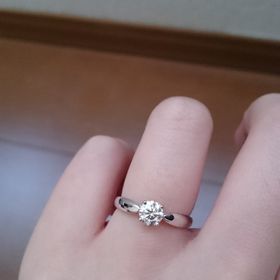 【ティファニー(Tiffany & Co.)の口コミ】 やはり決め手は、シンプルで上品なデザインです。
リングの装飾がごちゃご…