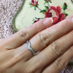 【ラザール ダイヤモンド(LAZARE DIAMOND)の口コミ】 指を細く見せてくれる、流れるようなデザインの指輪を探していました。
毎…