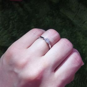 【俄(にわか)の口コミ】 他のブランドの指輪も見たのですが、俄の指輪のデザインがとても繊細なの…