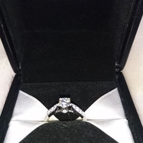 【エクセルコダイヤモンド(EXELCO DIAMOND)の口コミ】 婚約指輪を決めるにあたって、何箇所か見に行っていましたが、決め手は細…