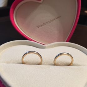 【ヴァンドーム青山(VENDOME AOYAMA)の口コミ】 一見、何気ないシンプルな指輪ですが、内側にピンクゴールドがあしらわれ…