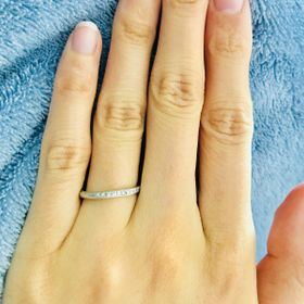 【銀座ダイヤモンドシライシの口コミ】 わたしも主人も指が細く、普段の服装もシンプルなので、細身で派手すぎず…