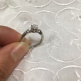 【エクセルコダイヤモンド(EXELCO DIAMOND)の口コミ】 ダイヤの存在感が際立つクラシカルなデザインが気に入りました。ダイヤの…