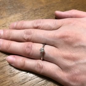 【銀座ダイヤモンドシライシの口コミ】 シンプルな一つ石デザインにこだわって探していました。色々行きましたが…