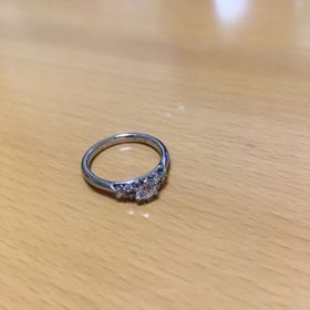 【銀座ダイヤモンドシライシの口コミ】 婚約指輪は単体ではなかなか着かないので、結婚指輪と一緒に重ね付けして…