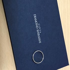 【銀座ダイヤモンドシライシの口コミ】 貰った婚約指輪と同じ店で結婚指輪も購入しました。
気兼ねなく普段使いが…