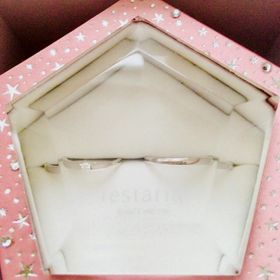 【フェスタリア サンクチュアリ】の口コミ 数件、検討のために宝飾店を回りました。夫はあまり指輪に興味がなさそうだ...