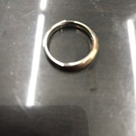 【銀座ダイヤモンドシライシの口コミ】 ピンクゴールドとゴールドの色合いが気に入った。
デザインのカーブが好き…