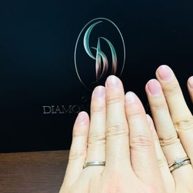 【銀座ダイヤモンドシライシの口コミ】 シンプルなものを探していて、デザインに惹かれ購入しました。1つ1つに意…