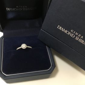【銀座ダイヤモンドシライシの口コミ】 先に結婚指輪を買っていたので重ね付けできる指輪で探しました。ダイヤの…