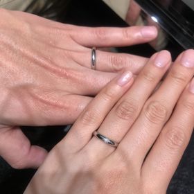 【ラザール ダイヤモンド(LAZARE DIAMOND)の口コミ】 とてもシンプルで、いかにも結婚指輪という感じです。太めのデザインは年…