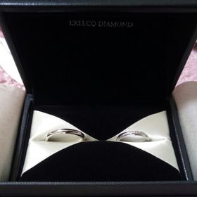 【エクセルコダイヤモンド(EXELCO DIAMOND)の口コミ】 色んなお店で好みと似ているものを探して比較しました。斜めにダイヤが入…