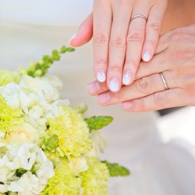 【4℃ BRIDAL(ヨンドシーブライダル)の口コミ】 Vラインで、シンプルなダイア１つにしました。試着して一番指が綺麗に見え…