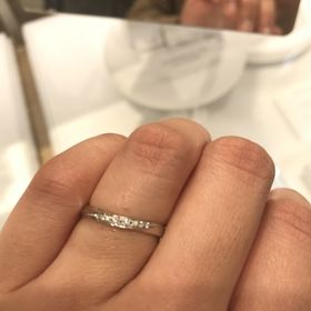 【STAR JEWELRY(スタージュエリー)の口コミ】 デザイン的にウェーブでメレダイヤが入っているものを探していたので、ま…