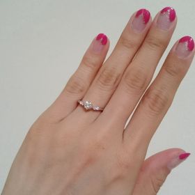 【Mariage ent(マリアージュエント)の口コミ】 商品名のAngeはフランス語で天使を意味。センターダイヤから広がる緩やか…