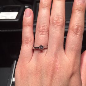 【エクセルコダイヤモンド(EXELCO DIAMOND)の口コミ】 金額とクオリティが釣り合ってたから決めました。
同じ条件で他の店で探そ…