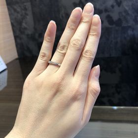 【JEWELRY  KAMATA(ジュエリーかまた)の口コミ】 幾つか試着した際に、ダイヤが多い方がいいなぁと思いました。始めは着け…