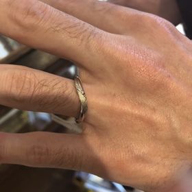 【ケイウノ ブライダル(K.UNO BRIDAL)の口コミ】 ミッキーの指の形が立体的に見えて、ディズニー好きにはたまらない指輪だ…