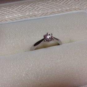 【谷口宝石】の口コミ 沢山のブランドの指輪を試着しましたが、
ブランド料金ばかりが高くダイヤ...