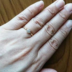【俄(にわか)の口コミ】 結婚指輪はエタニティリングにしたかったのでシンプルなソリティアタイプ…