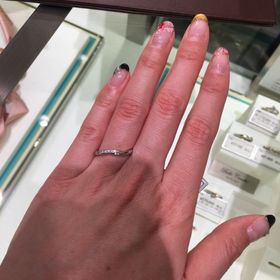 【ギンザタナカブライダル(GINZA TANAKA BRIDAL)の口コミ】 シンプルなデザインで男女問わずつけやすい感じが多かった。大人でダイヤ…