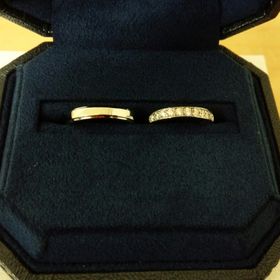 【ROYAL ASSCHER(ロイヤル・アッシャー)の口コミ】 エタニティリングかシンプルなものかで悩みましたが、輝きが保たれるのは…