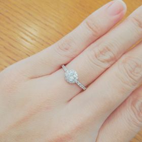 【アネリディギンザ(ANELLI DI GINZA)の口コミ】 リング部分はキラキラしてて華奢なのに、ダイヤの周りをぐるっとダイヤで…