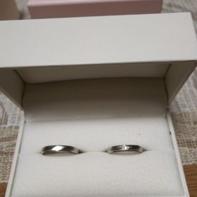 【insembre(インセンブレ)の口コミ】 結婚10年目の記念に考えていた指輪なので、あまり光りすぎない、艶消しを…