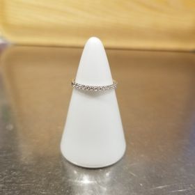 【Ponte Vecchio(ポンテヴェキオ)の口コミ】 結婚指輪のジャンルですが、石ありなので婚約指輪として購入。
他で購入予…