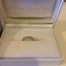 【STAR JEWELRY(スタージュエリー)の口コミ】 シンプルで飽きの来ないデザインを探していました。
こちらのお店に観にい…
