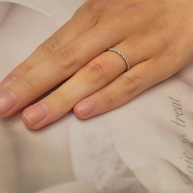 【Joie de treat.(ジョア・ドゥ・トリート)の口コミ】 私が試着したエタニティリングは、レールが無いものだったので、正面から…