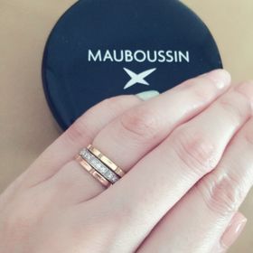 【MAUBOUSSIN(モーブッサン)の口コミ】 何店舗か候補があり試着を繰り返していましたが最終この結婚指輪にしたの…