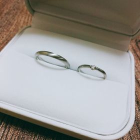 【PROOF OF GUILD(プルーフオブギルド)】の口コミ シンプルながらも少し個性があるリングを探していたので、一般的に多いデザ...