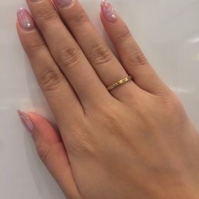 【LUCIE(ルシエ)の口コミ】 ゴールドで細い指輪なので人と被りにくいと思いますし、かっこよく付けら…