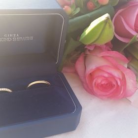 【銀座ダイヤモンドシライシの口コミ】 どの角度から見てもダイヤモンドのキラキラが素敵です。ダイヤモンドが斜…