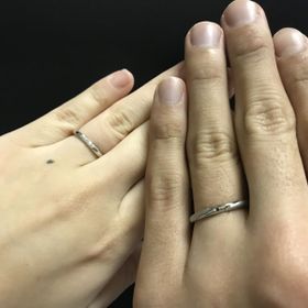 【エクセルコダイヤモンド(EXELCO DIAMOND)の口コミ】 ダイヤモンドの質の高さと細かなミル打ちの美しさに魅かれました。フラン…