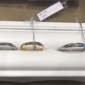 【BRIDGE(ブリッジ)の口コミ】 リングがねじって作られているようで、ロープのようなデザインです。とて…