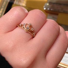 【ケイウノ ブライダル(K.UNO BRIDAL)の口コミ】 プリンセスの様な王冠の様なデザインの一風変わった指輪が欲しかったので…