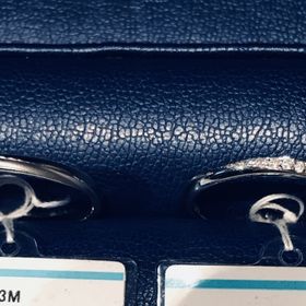 【銀座ダイヤモンドシライシの口コミ】 ストレートのデザインですが、女性はメレダイヤが流れるように配置されて…