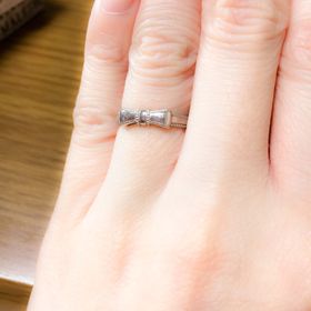 【JEWELRY  KAMATA(ジュエリーかまた)の口コミ】 店舗で見て一目惚れしました。
セミオーダー用のリングでしたが、自分の指…