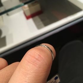 【銀座ダイヤモンドシライシの口コミ】 ズバリ、女性リングのダイヤです。
特殊技術により、側面が露出しており、…