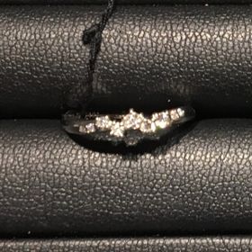 【エクセルコダイヤモンド(EXELCO DIAMOND)の口コミ】 大きなダイヤモンドが5つ星座のように並んでいます。爪止めの仕方も綺麗で…