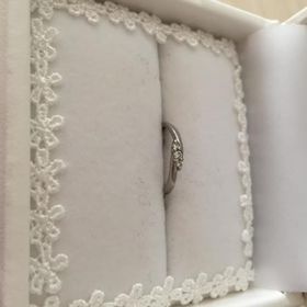 【ジュエリーツツミ(JEWELRY TSUTSUMI)の口コミ】 ストーンが付いていているものがよく、華奢目でごつくなく、主人の方も気…