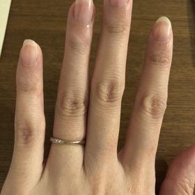 【銀座ダイヤモンドシライシの口コミ】 細身のデザインをずっと探していました。可愛く、かつおしゃれで大人っぽ…