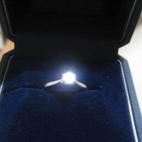 【銀座ダイヤモンドシライシの口コミ】 いろんなお店を見に行きました。家族会議をし、好みのダイヤモンドの大き…